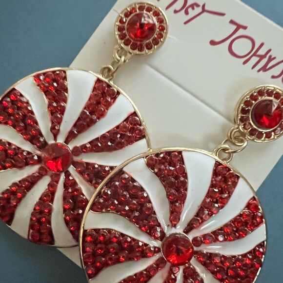 ♥️ Betsey Johnson Sparkling Red and White Crystal Swirl Earrings ♥️ - Picture 3 of 9